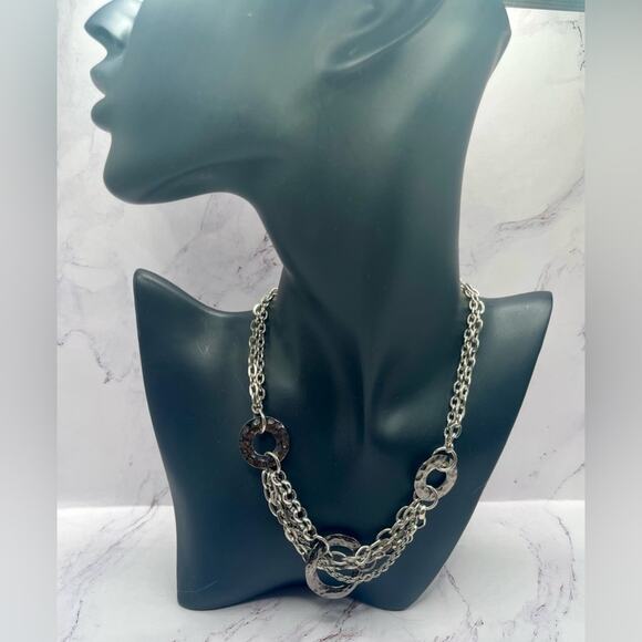 Cookie Lee hammered silver tone circle chain necklace - Picture 3 of 7